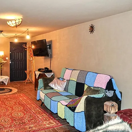 Stunning In With Kitchen דירה *