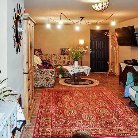 Stunning In With Kitchen דירה *