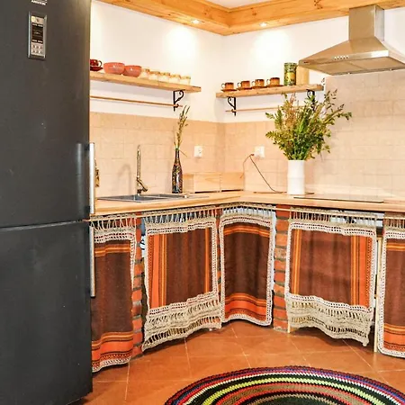 Stunning In With Kitchen דירה